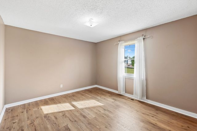 2318 Huckaby Rd, Columbia, TN 38401