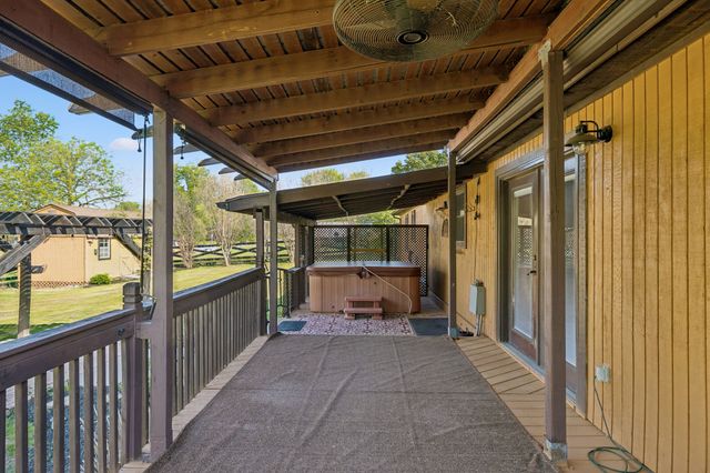 2318 Huckaby Rd, Columbia, TN 38401