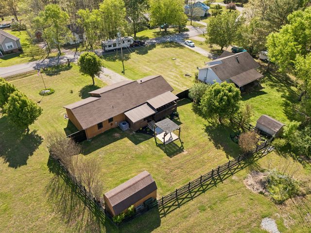 2318 Huckaby Rd, Columbia, TN 38401