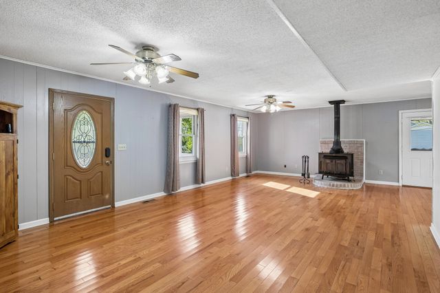 2318 Huckaby Rd, Columbia, TN 38401