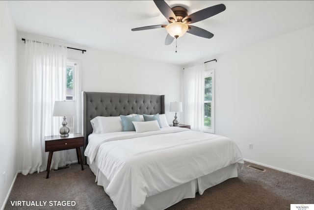 8124 S Hazelwood Drive, Lincoln, NE 68510