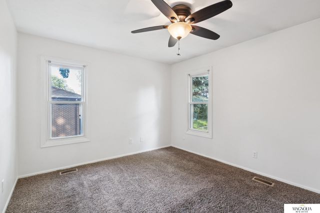 8124 S Hazelwood Drive, Lincoln, NE 68510