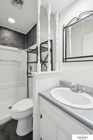 8124 S Hazelwood Drive, Lincoln, NE 68510