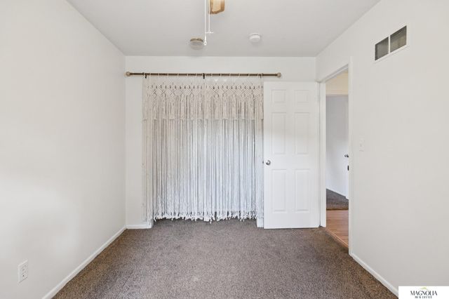 8124 S Hazelwood Drive, Lincoln, NE 68510