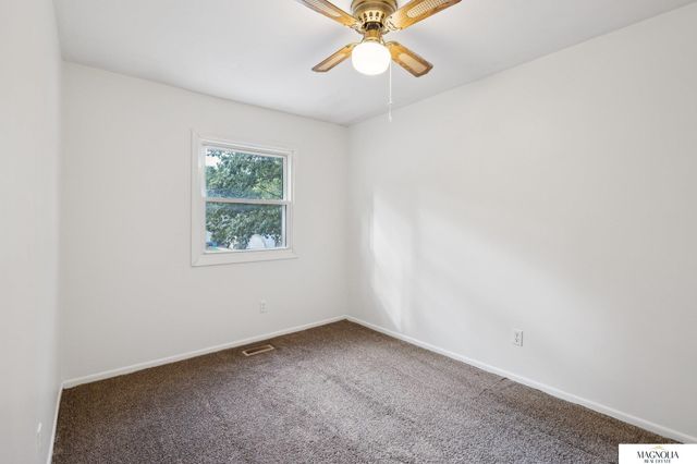 8124 S Hazelwood Drive, Lincoln, NE 68510