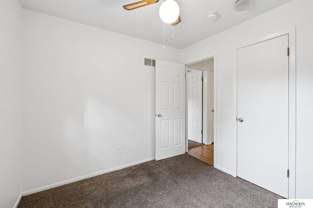 8124 S Hazelwood Drive, Lincoln, NE 68510