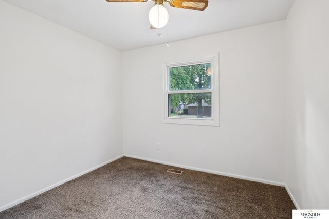 8124 S Hazelwood Drive, Lincoln, NE 68510