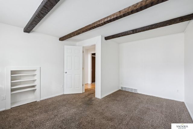 8124 S Hazelwood Drive, Lincoln, NE 68510