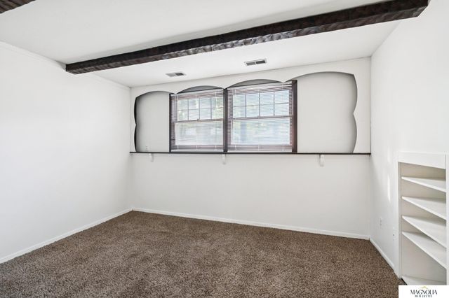 8124 S Hazelwood Drive, Lincoln, NE 68510