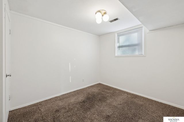 8124 S Hazelwood Drive, Lincoln, NE 68510