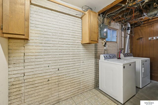 8124 S Hazelwood Drive, Lincoln, NE 68510