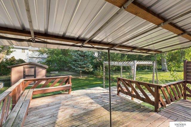 8124 S Hazelwood Drive, Lincoln, NE 68510