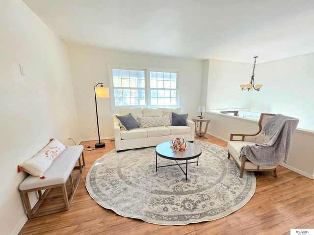 8124 S Hazelwood Drive, Lincoln, NE 68510