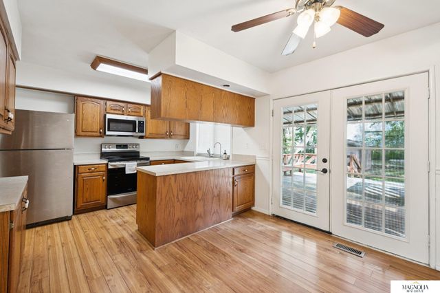 8124 S Hazelwood Drive, Lincoln, NE 68510