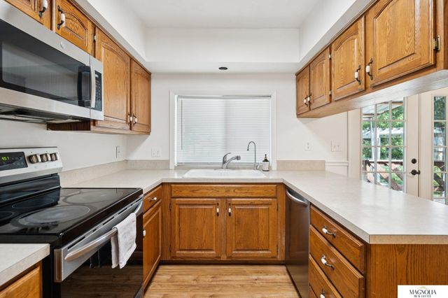 8124 S Hazelwood Drive, Lincoln, NE 68510