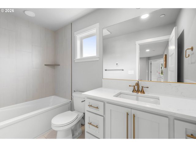 3470 W 3RD St, Washougal, WA 98671