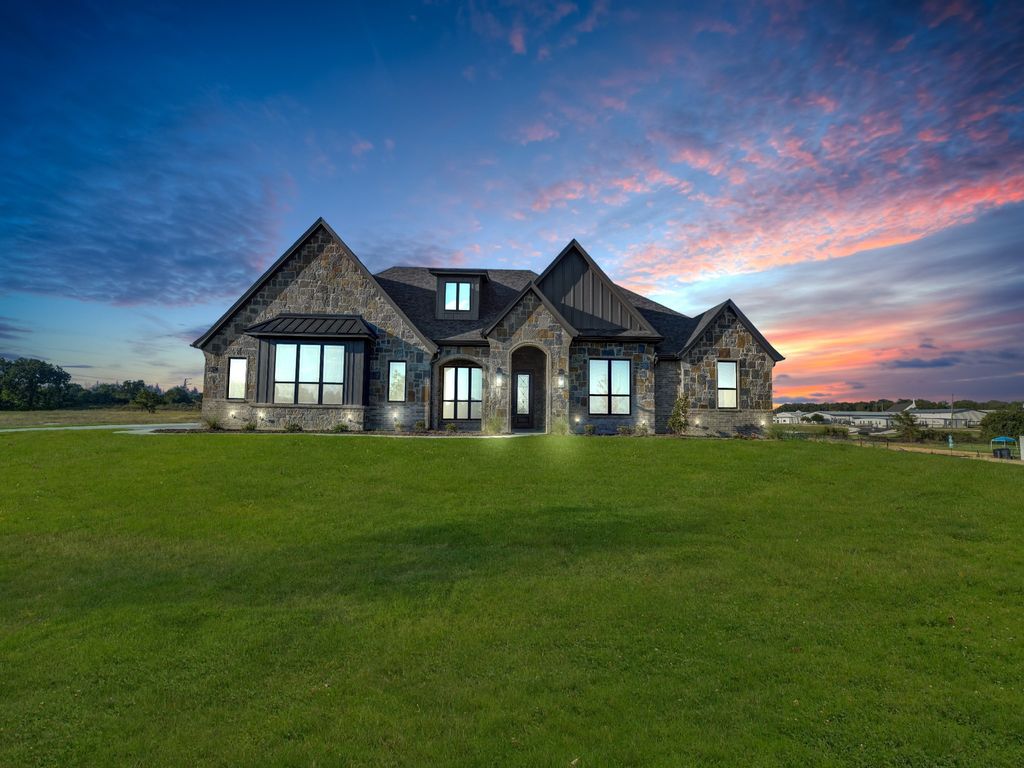 121 Desperado Way, Weatherford, TX 76085