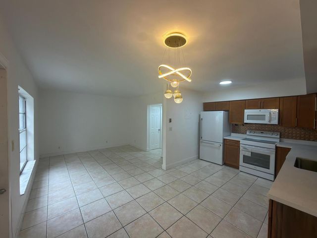 6583 Boulevard Of Champions, North Lauderdale, FL 33068
