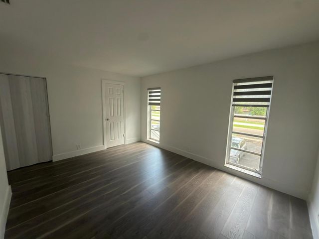6583 Boulevard Of Champions, North Lauderdale, FL 33068