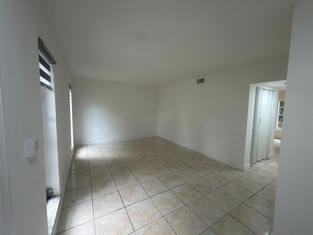6583 Boulevard Of Champions, North Lauderdale, FL 33068