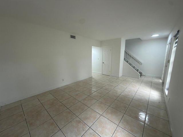 6583 Boulevard Of Champions, North Lauderdale, FL 33068