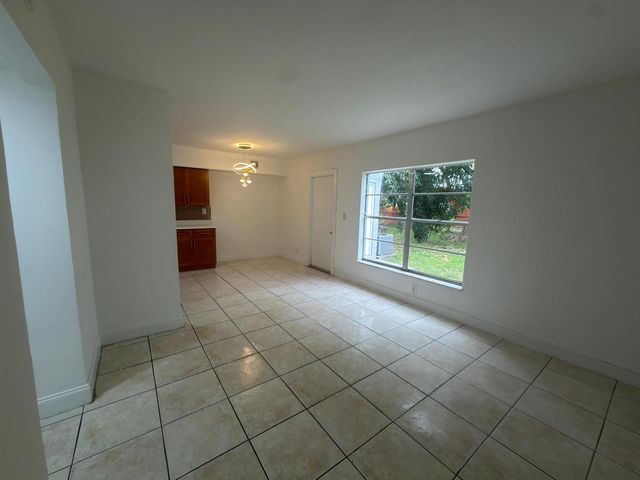 6583 Boulevard Of Champions, North Lauderdale, FL 33068