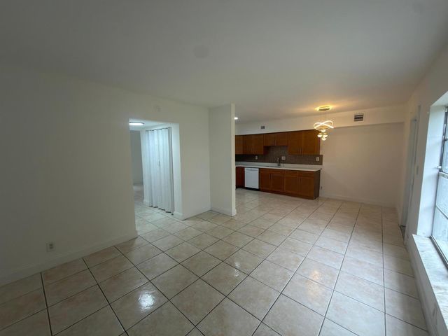 6583 Boulevard Of Champions, North Lauderdale, FL 33068
