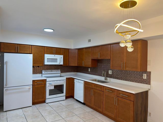 6583 Boulevard Of Champions, North Lauderdale, FL 33068
