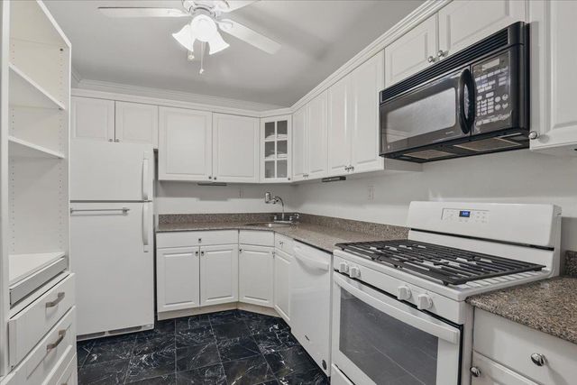 2 Fountain Lane 1V, Scarsdale, NY 10583