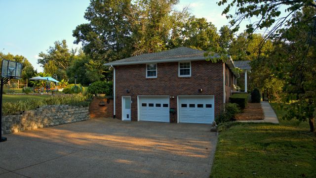 1665 Palmer Rd, Lebanon, TN 37090