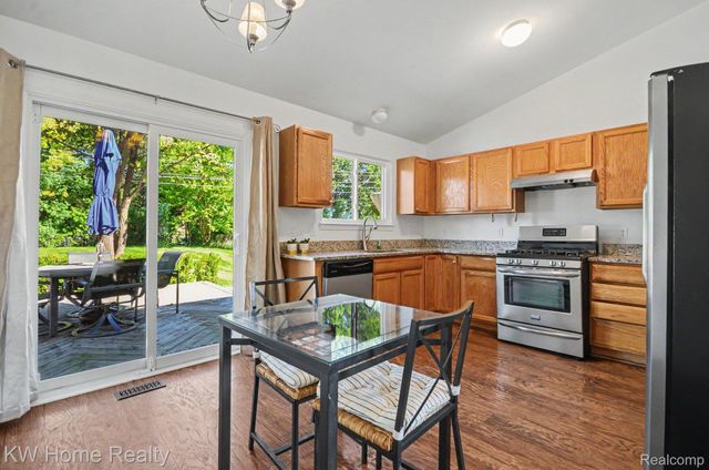 2383 E Maple Road, Troy, MI 48083