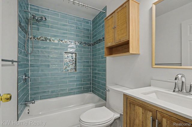 2383 E Maple Road, Troy, MI 48083