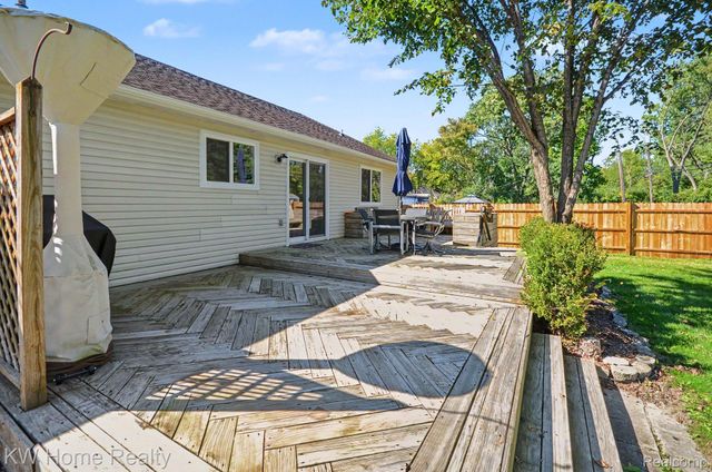 2383 E Maple Road, Troy, MI 48083