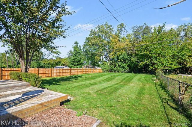 2383 E Maple Road, Troy, MI 48083