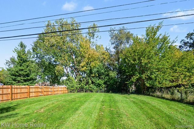 2383 E Maple Road, Troy, MI 48083