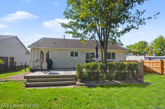 2383 E Maple Road, Troy, MI 48083