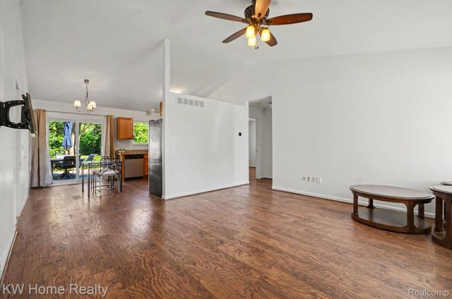 2383 E Maple Road, Troy, MI 48083