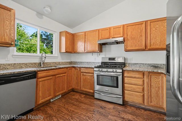 2383 E Maple Road, Troy, MI 48083