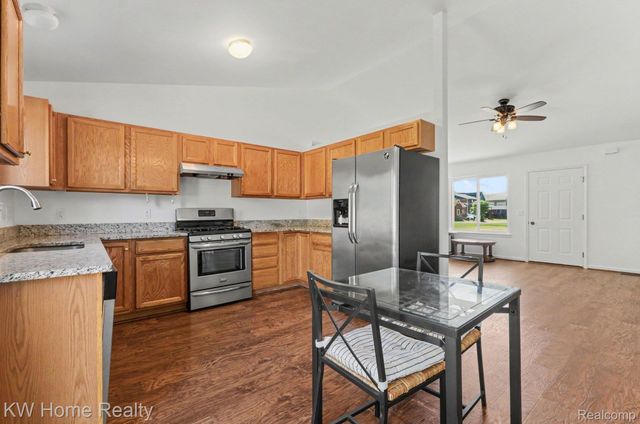 2383 E Maple Road, Troy, MI 48083