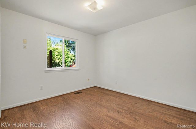 2383 E Maple Road, Troy, MI 48083