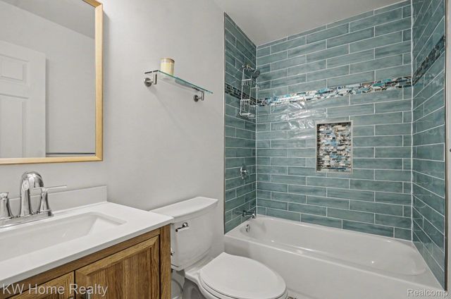 2383 E Maple Road, Troy, MI 48083