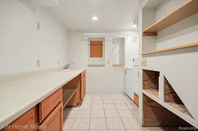 2383 E Maple Road, Troy, MI 48083