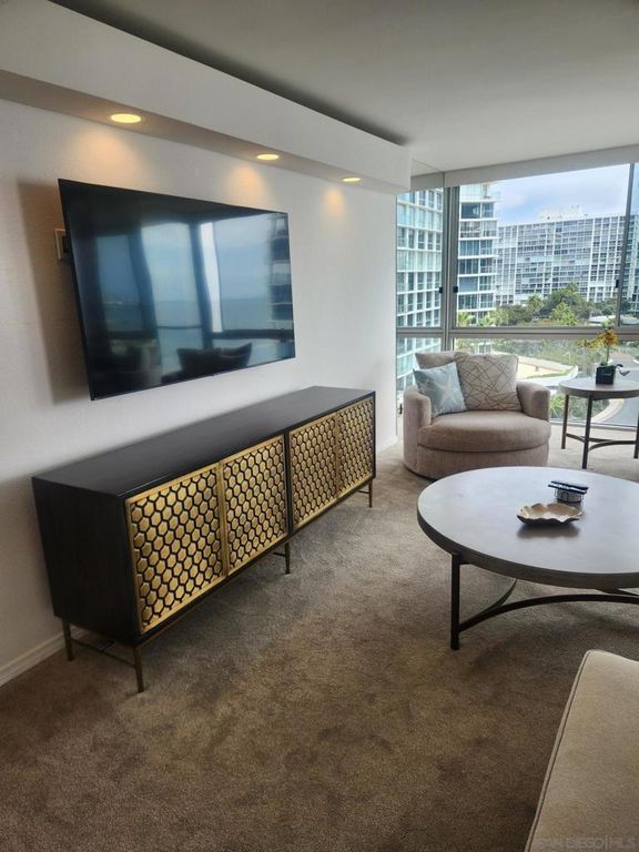 Image 5 of property listing at 1730 Avenida Del Mundo 610, Coronado, CA 92118