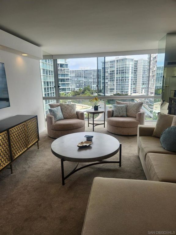 Image 6 of property listing at 1730 Avenida Del Mundo 610, Coronado, CA 92118