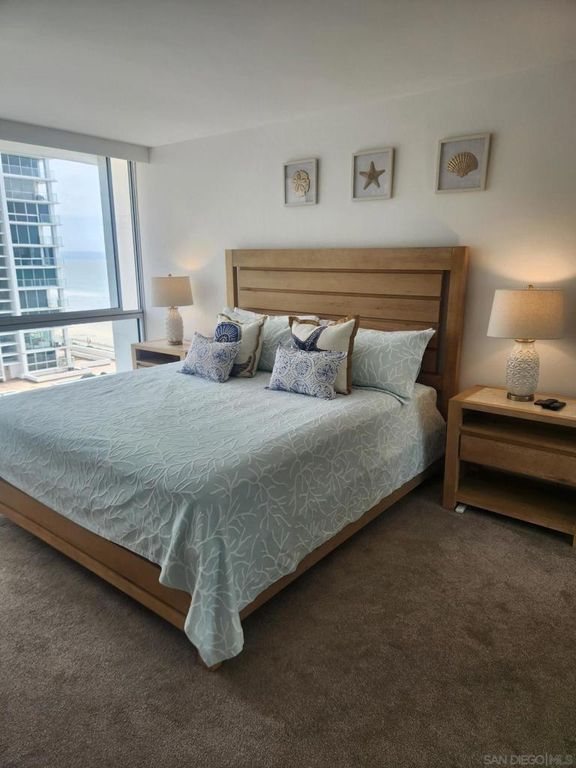 Image 7 of property listing at 1730 Avenida Del Mundo 610, Coronado, CA 92118