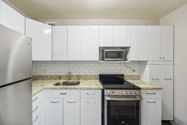 5757 N Sheridan Road 20G, Chicago, IL 60660