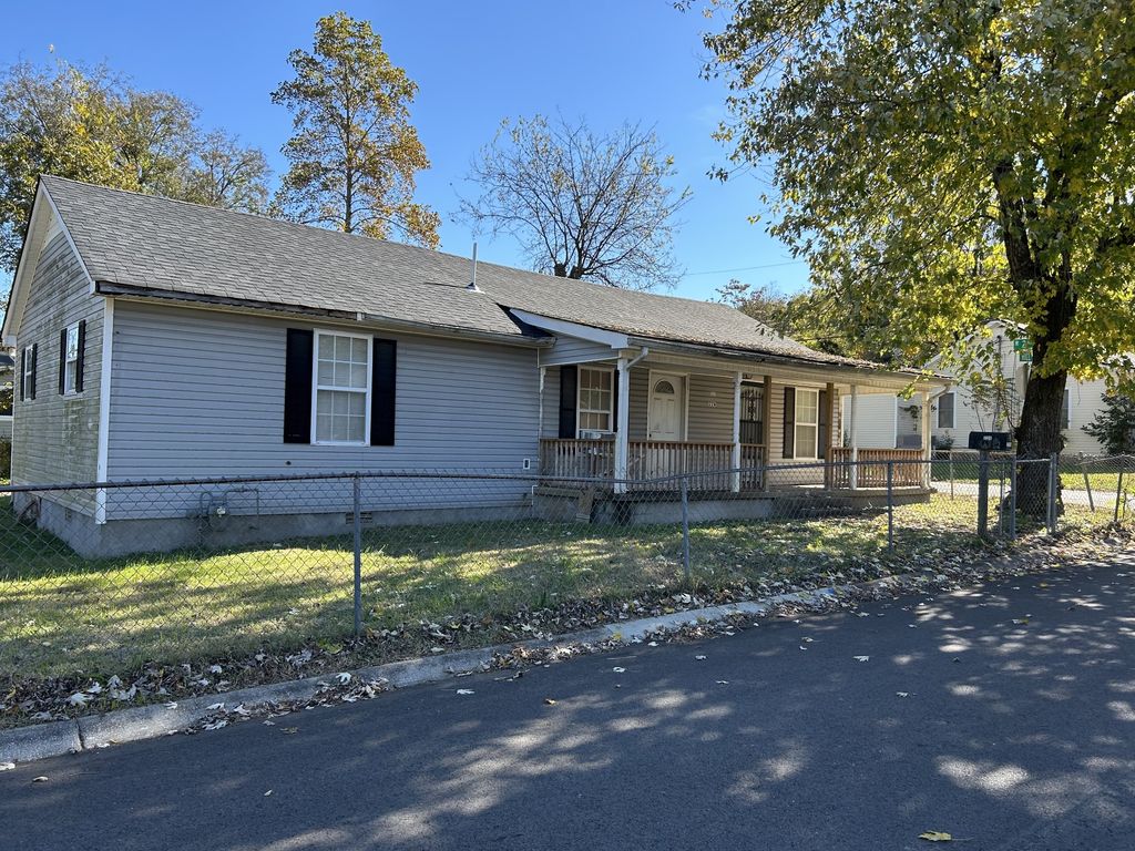 226 Hill St, Columbia, TN 38401