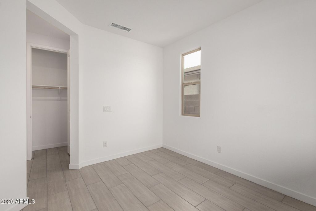 Image 10 of property listing at 5417 W ROYAL PALM Road, Glendale, AZ 85302