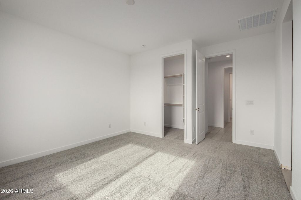 Image 13 of property listing at 5417 W ROYAL PALM Road, Glendale, AZ 85302