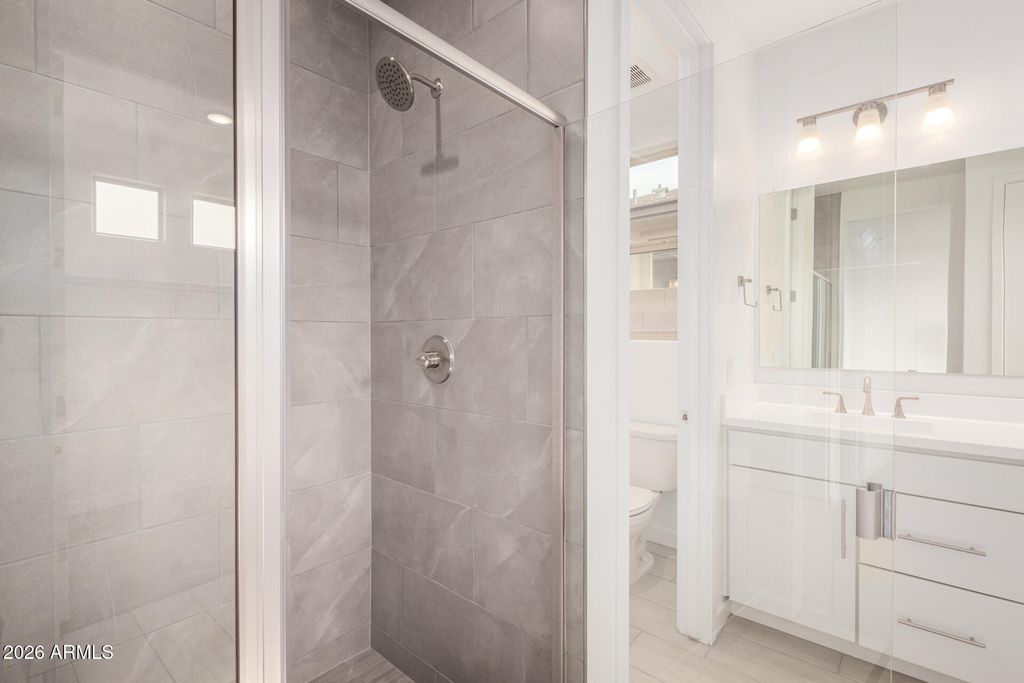 Image 15 of property listing at 5417 W ROYAL PALM Road, Glendale, AZ 85302